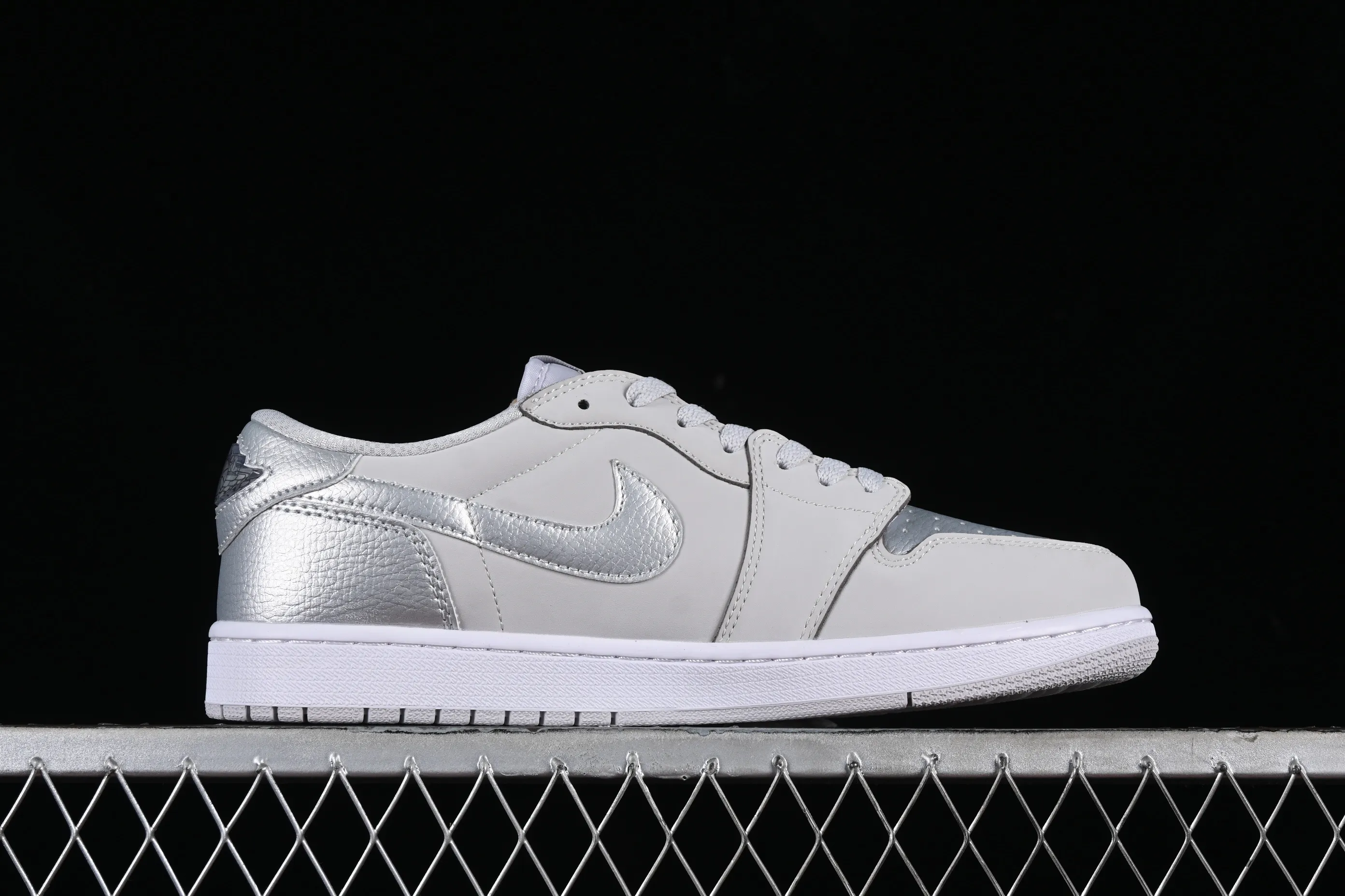 All categories Air Jordan Jordan series basketball shoes Air Jordan 1 Low Z version Air Jordan 1 Low AJ1 Joe 1 gray silver low-top cultural casual sneakers CZ0790-002